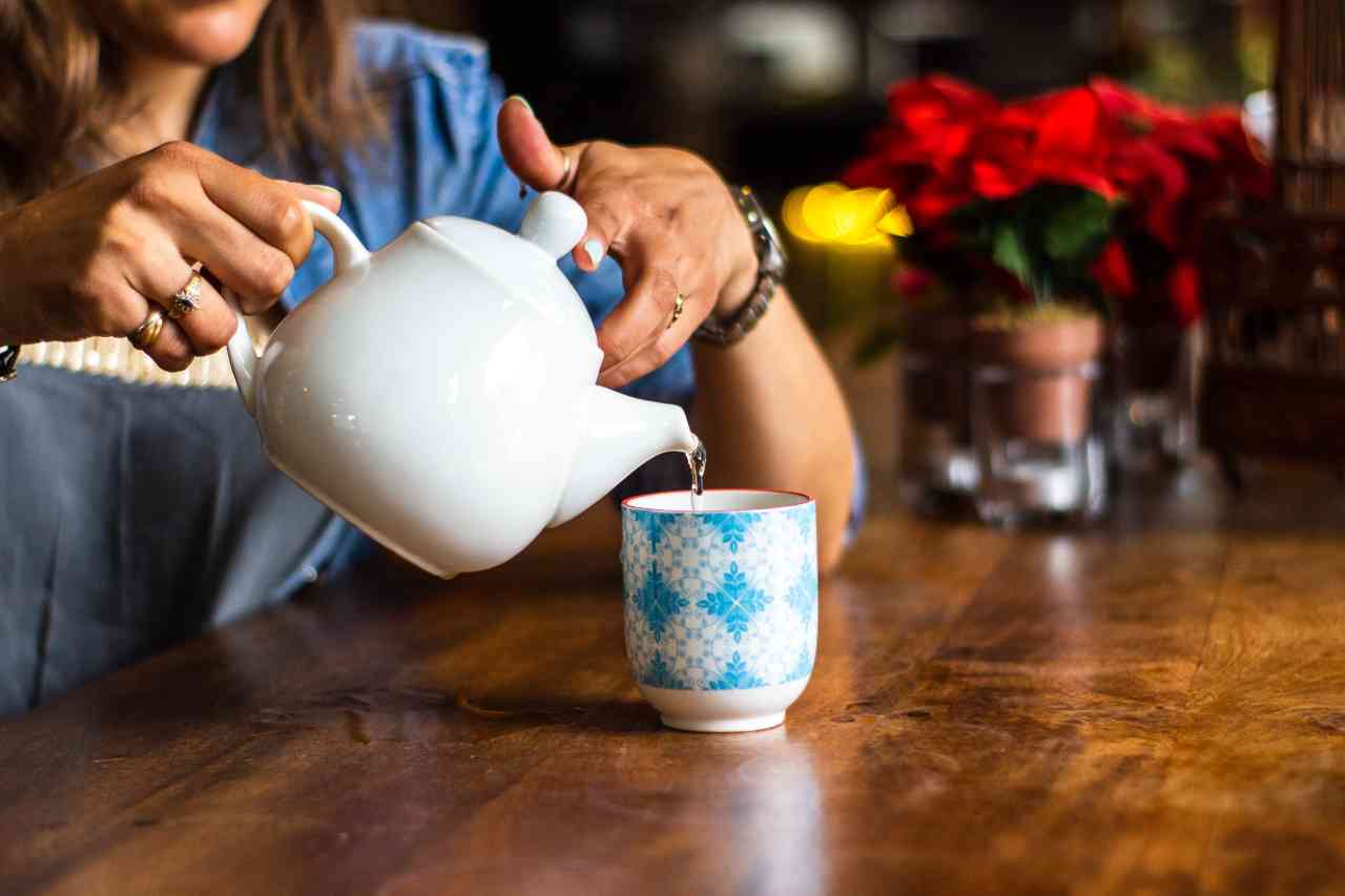 remede-grand-mere-glycemie-infusion femme multipotentielle en train de prendre son envol dans sa vie professionnelle
